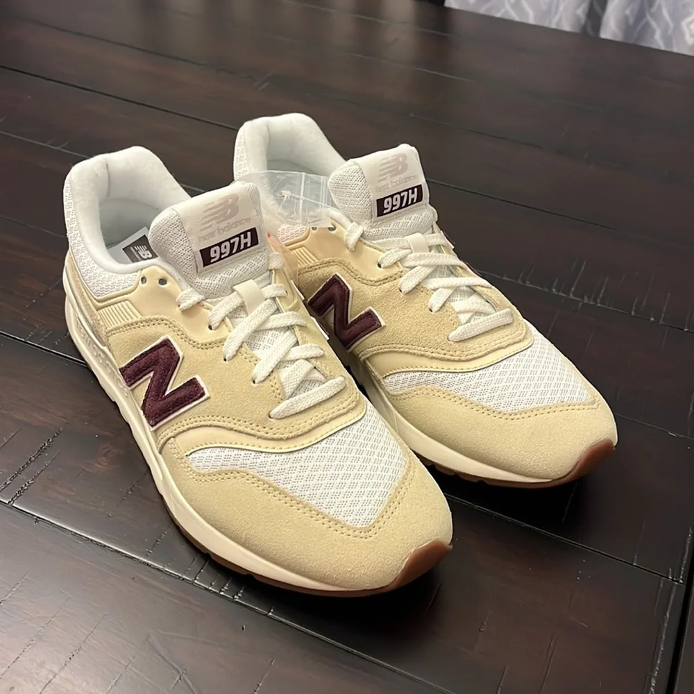 New Balance 997H Classics Shoes Sneakers CW997HRM 997 Womens Size 9.5 / Mens 8
